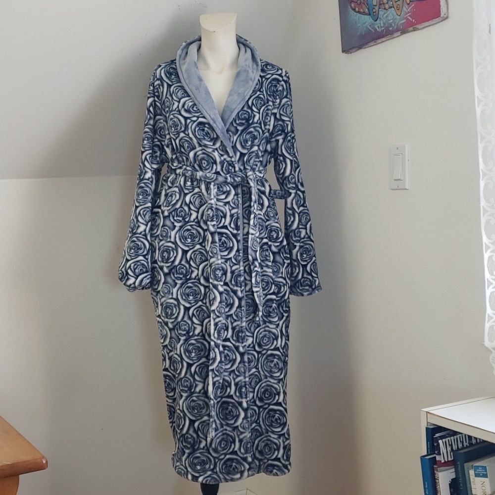 Casa Zeta-Jones Womens reversible blue/blue white floral rosette robe, Size S - Picture 5 of 16